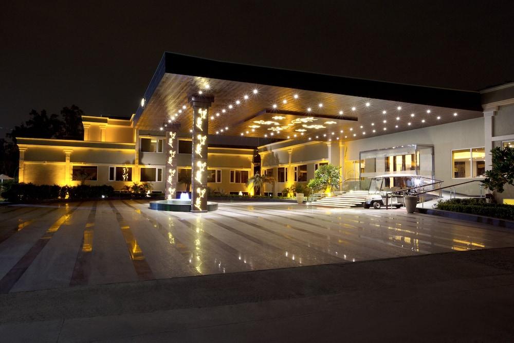 Hotel Atrio By Devam Gurgaon Esterno foto
