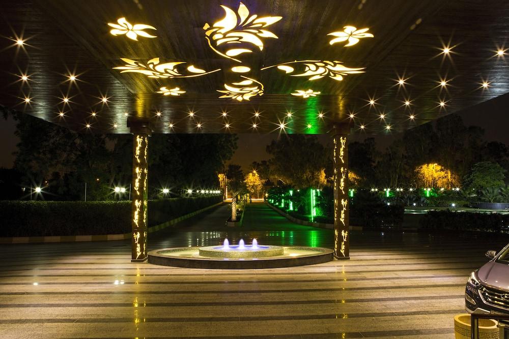 Hotel Atrio By Devam Gurgaon Esterno foto