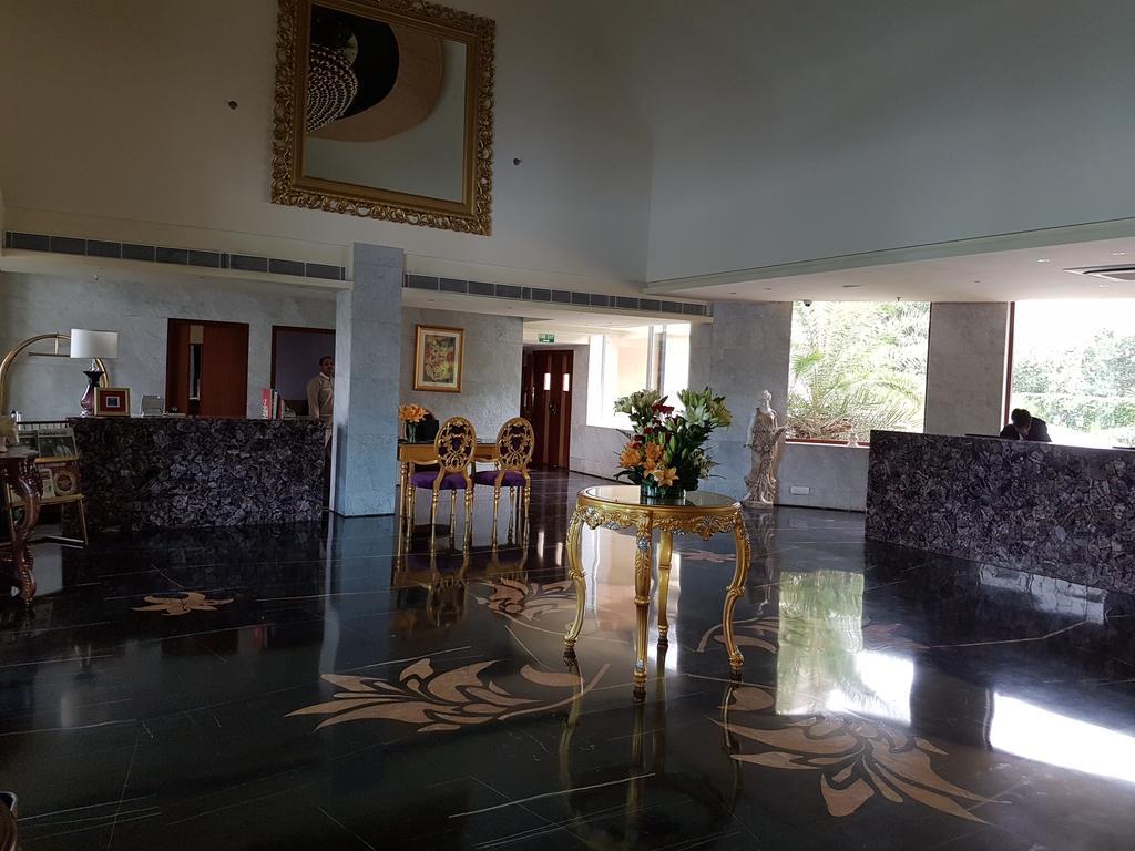 Hotel Atrio By Devam Gurgaon Esterno foto