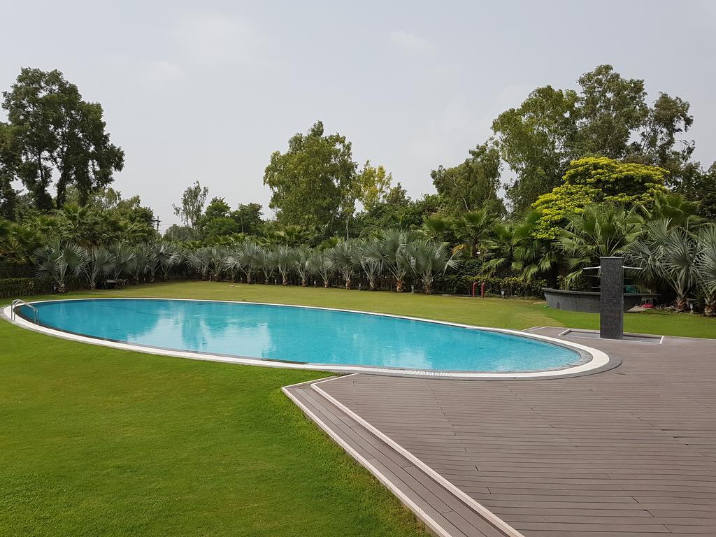 Hotel Atrio By Devam Gurgaon Esterno foto