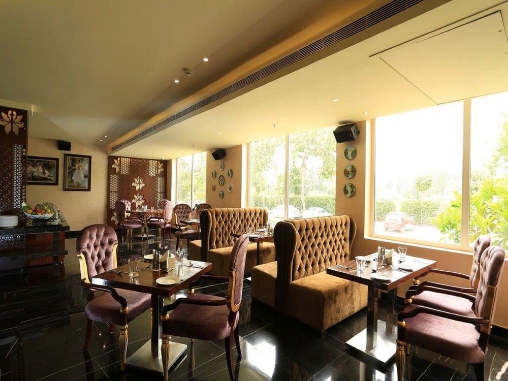 Hotel Atrio By Devam Gurgaon Esterno foto