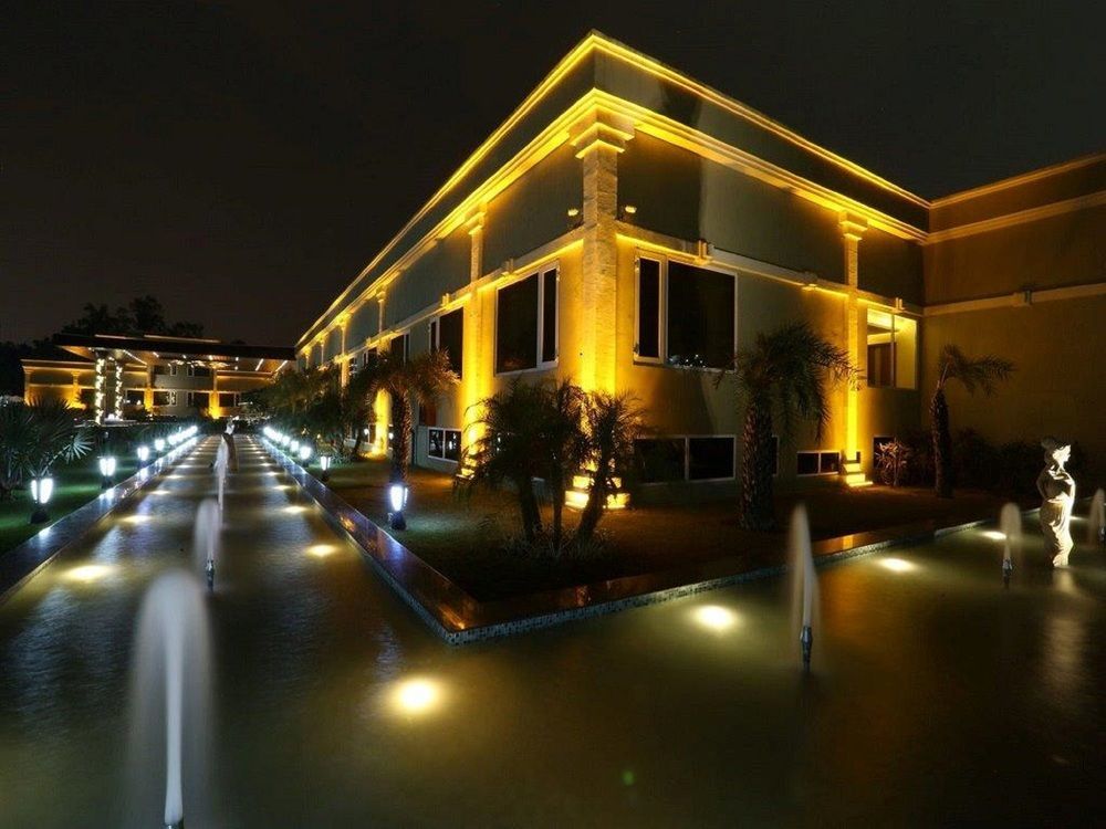 Hotel Atrio By Devam Gurgaon Esterno foto