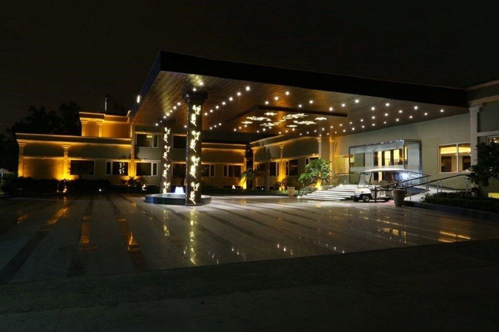 Hotel Atrio By Devam Gurgaon Esterno foto