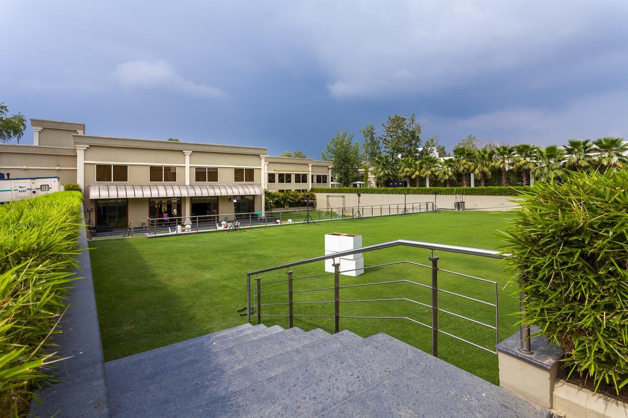 Hotel Atrio By Devam Gurgaon Esterno foto