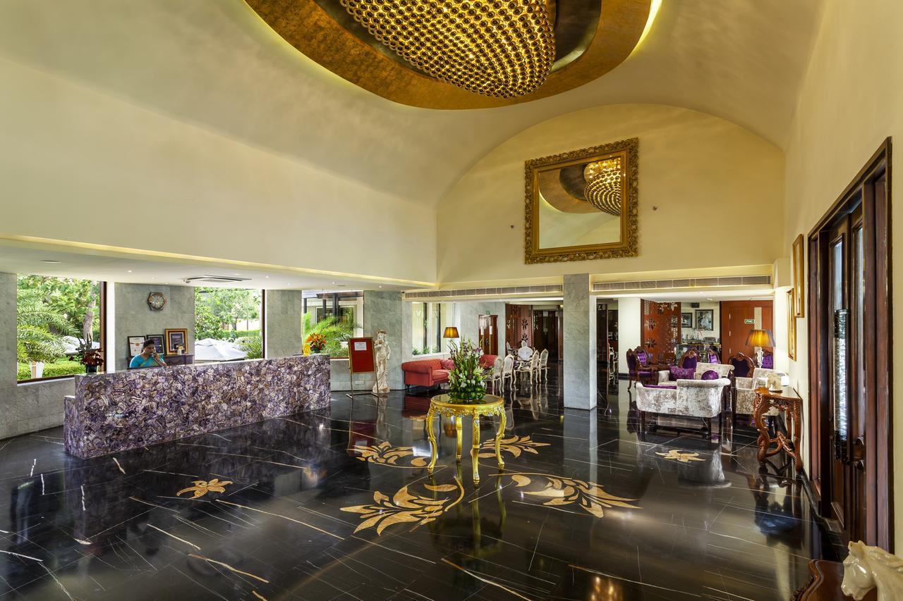 Hotel Atrio By Devam Gurgaon Esterno foto