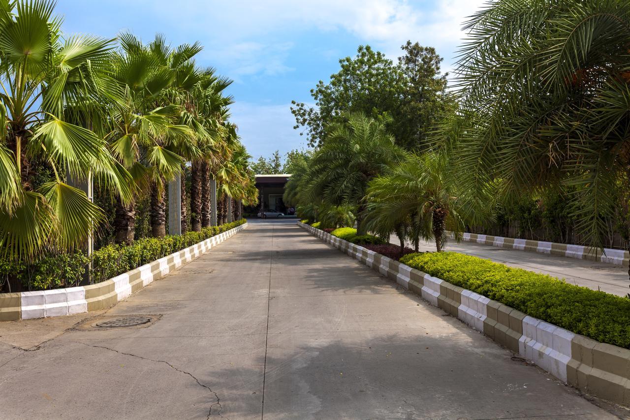 Hotel Atrio By Devam Gurgaon Esterno foto