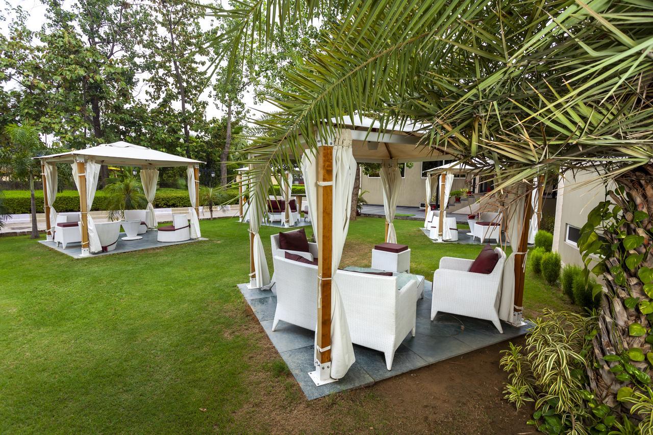 Hotel Atrio By Devam Gurgaon Esterno foto